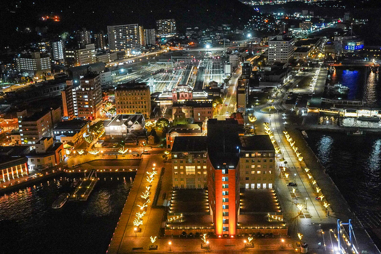 從比高步行 5 分鐘，從門司湖復古觀景台眺望夜景