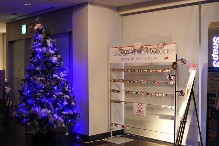 門司港レトロ展望室 ハート形の南京錠